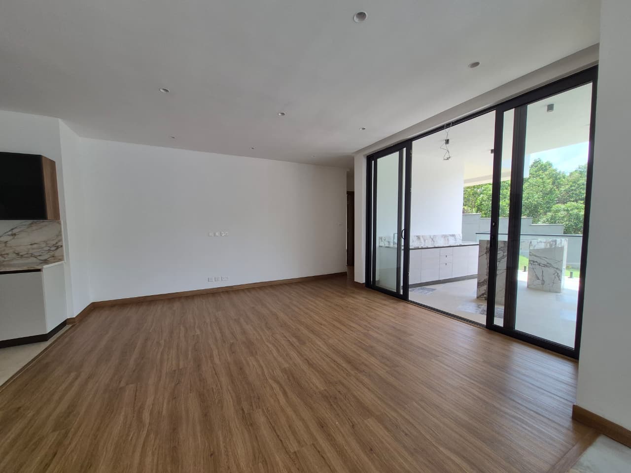 Exclusive 5-Bedroom Residence for Sale in Nyari Estate. thumbnail 7