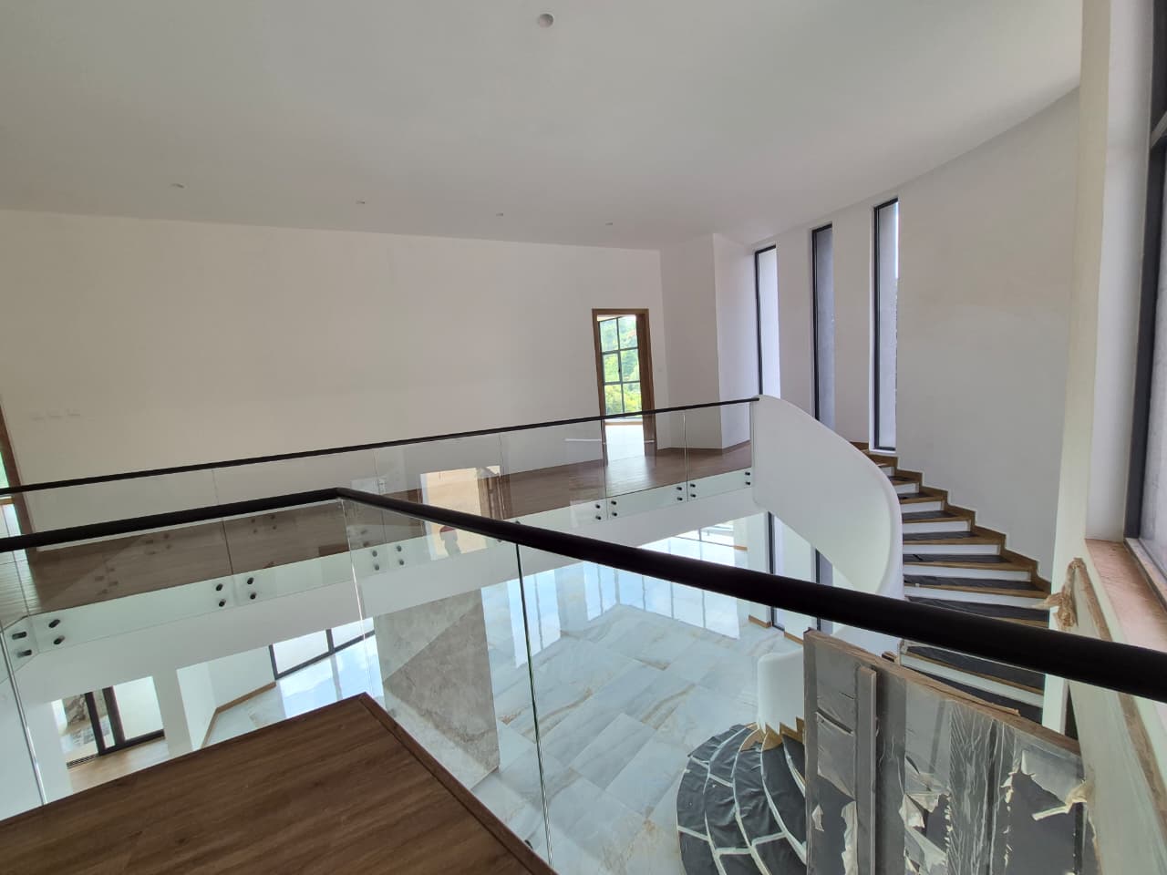 Exclusive 5-Bedroom Residence for Sale in Nyari Estate. thumbnail 8