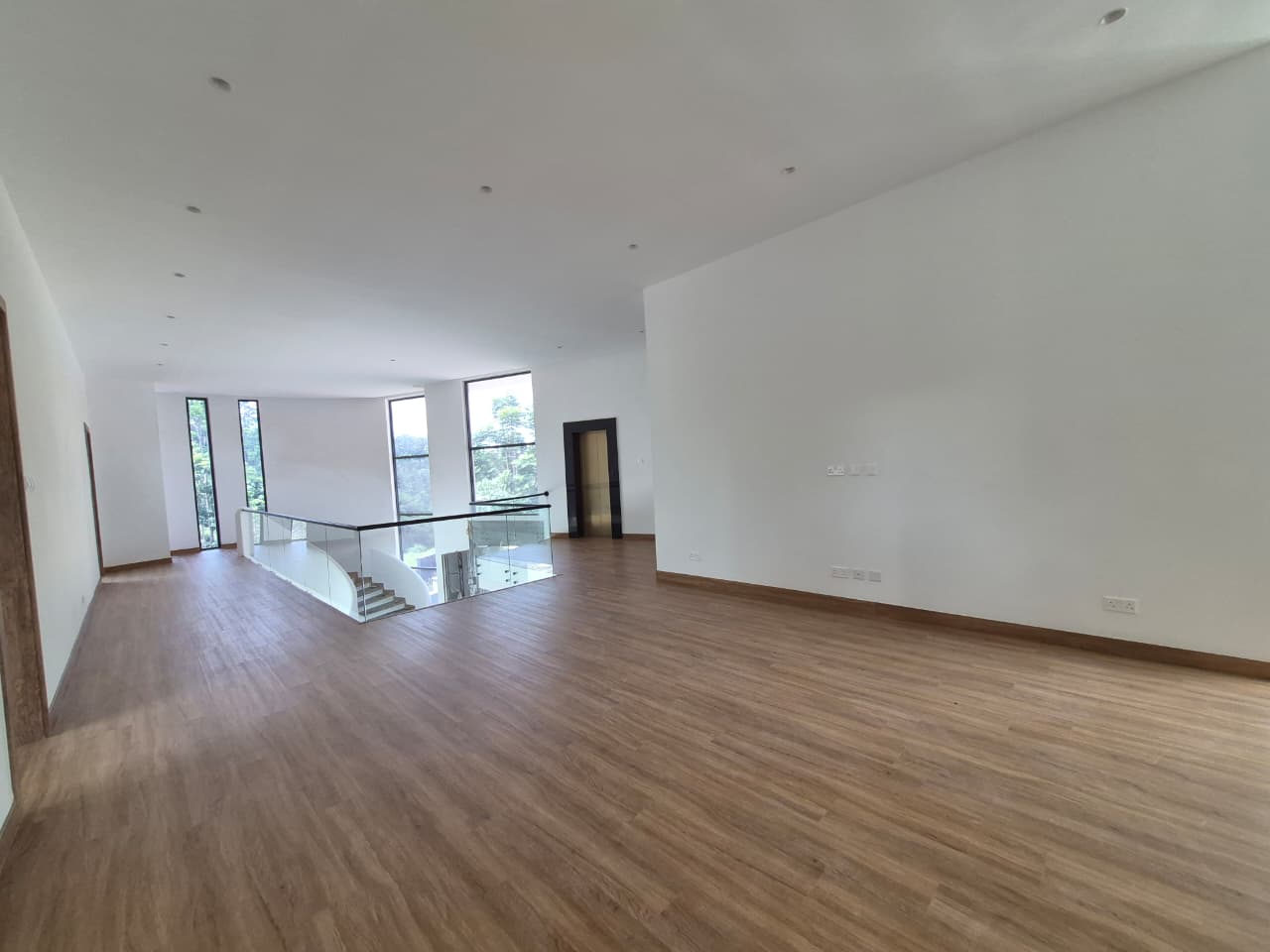 Exclusive 5-Bedroom Residence for Sale in Nyari Estate. thumbnail 10