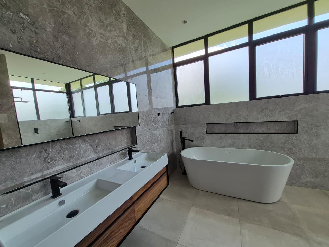 Exclusive 5-Bedroom Residence for Sale in Nyari Estate. thumbnail 12