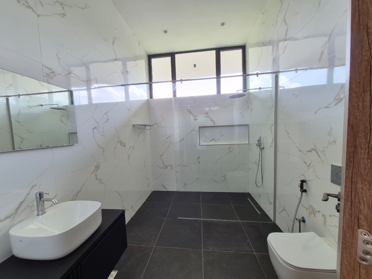 Exclusive 5-Bedroom Residence for Sale in Nyari Estate. thumbnail 13