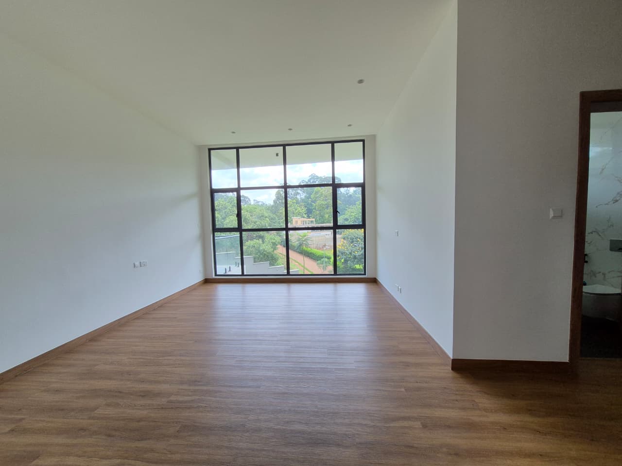 Exclusive 5-Bedroom Residence for Sale in Nyari Estate. thumbnail 16