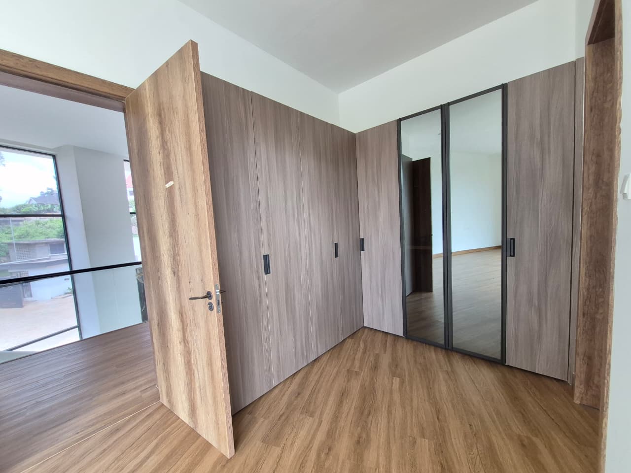 Exclusive 5-Bedroom Residence for Sale in Nyari Estate. thumbnail 17