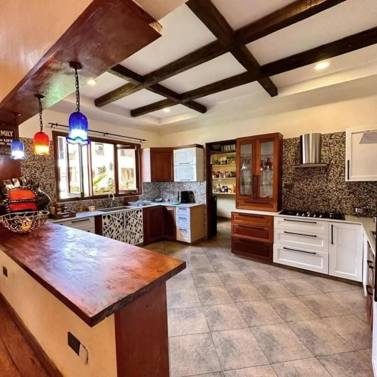 Spacious 7-Bedroom House for Sale in Nairobi thumbnail 3
