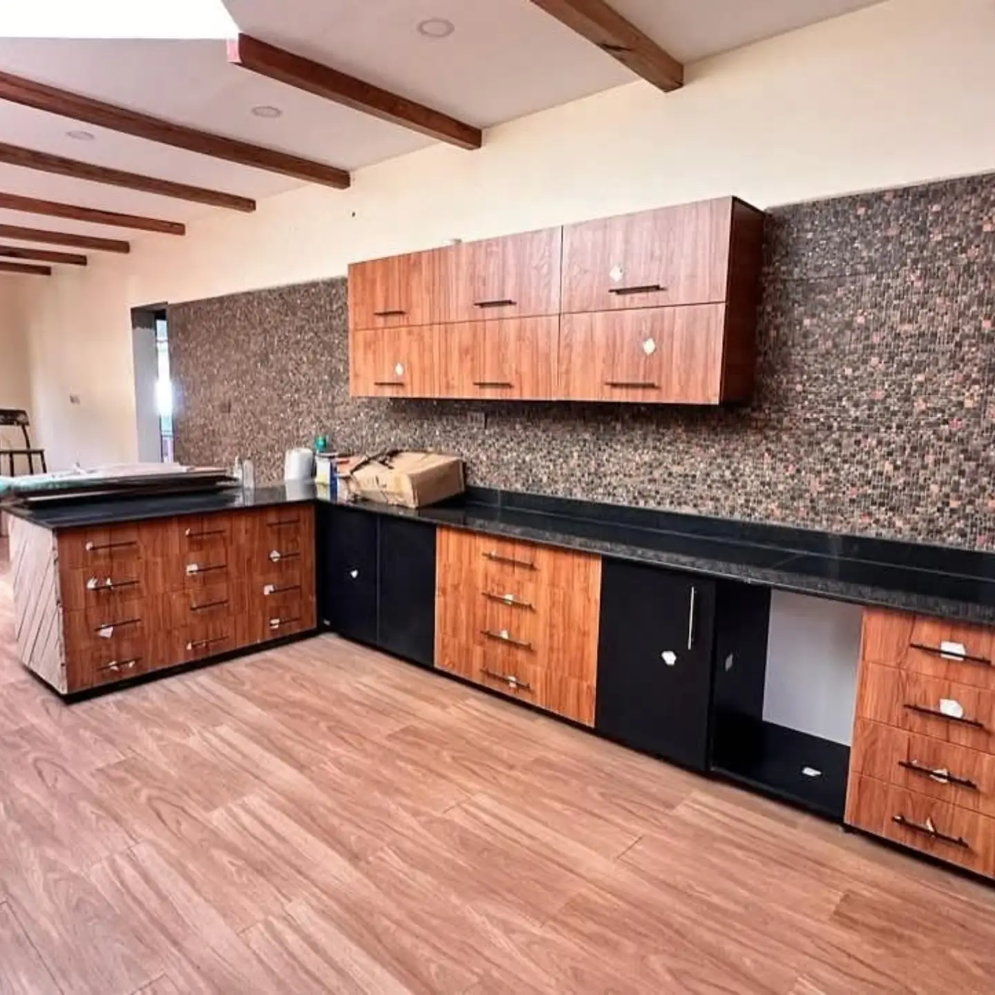 Spacious 7-Bedroom House for Sale in Nairobi thumbnail 5