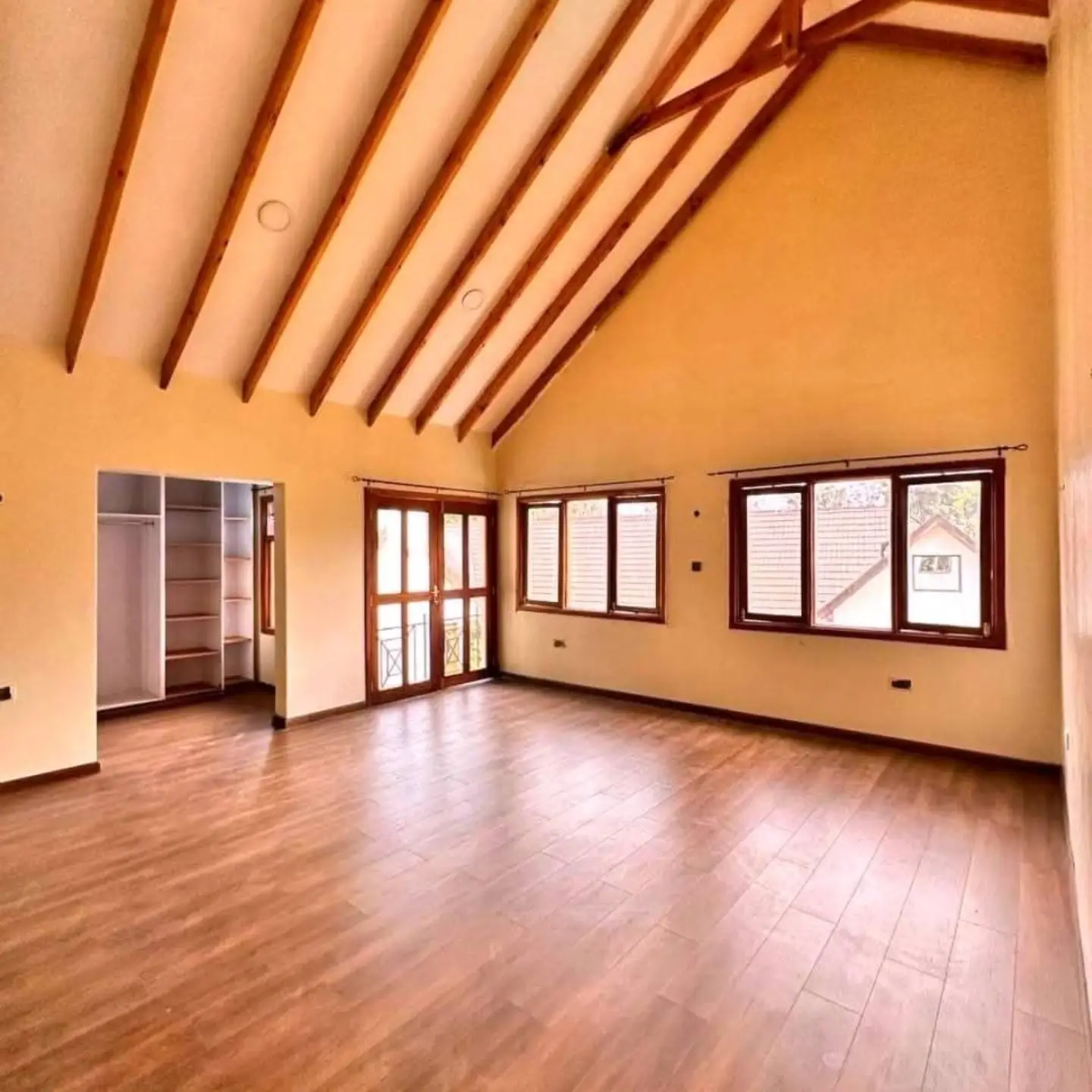 Spacious 7-Bedroom House for Sale in Nairobi thumbnail 9