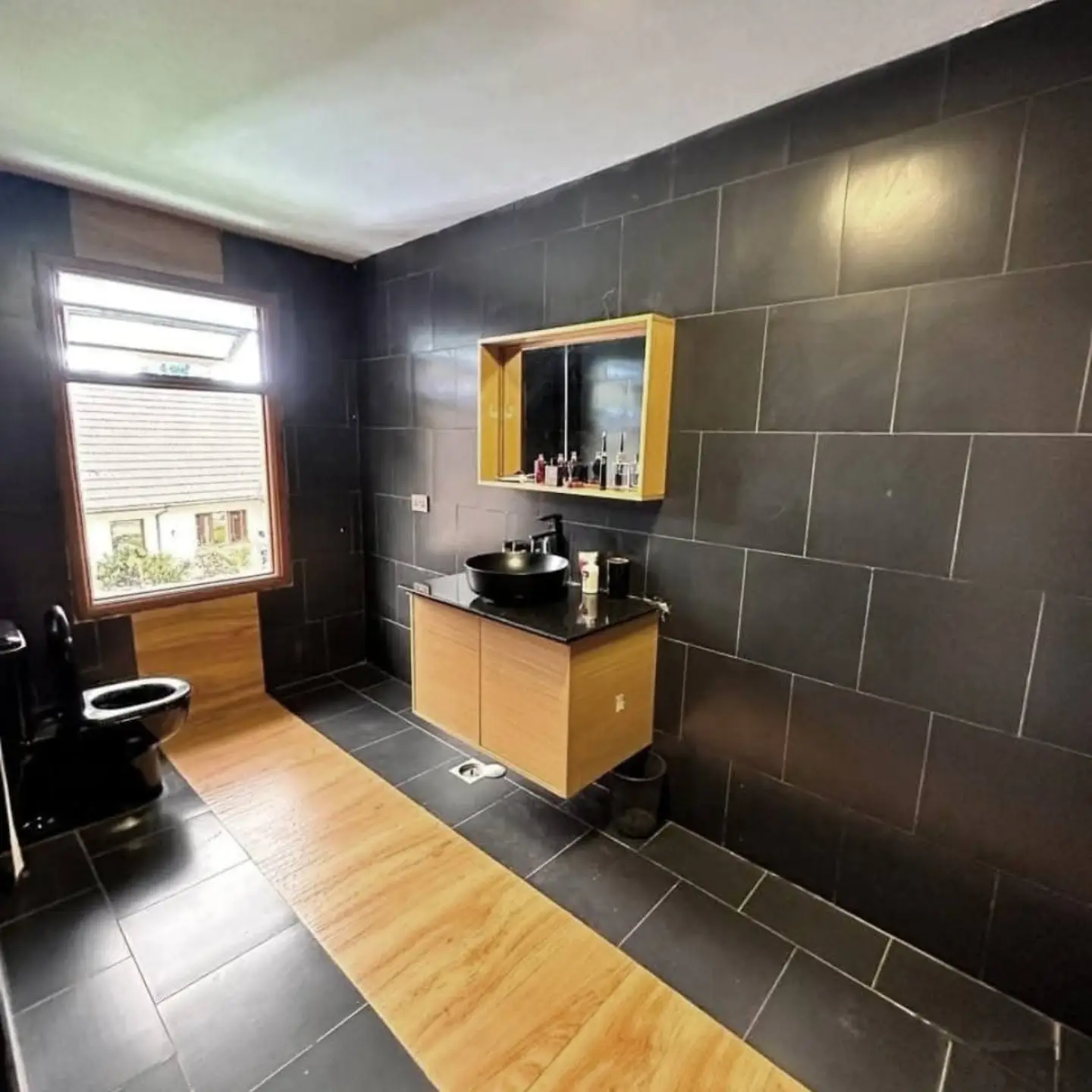Spacious 7-Bedroom House for Sale in Nairobi thumbnail 11