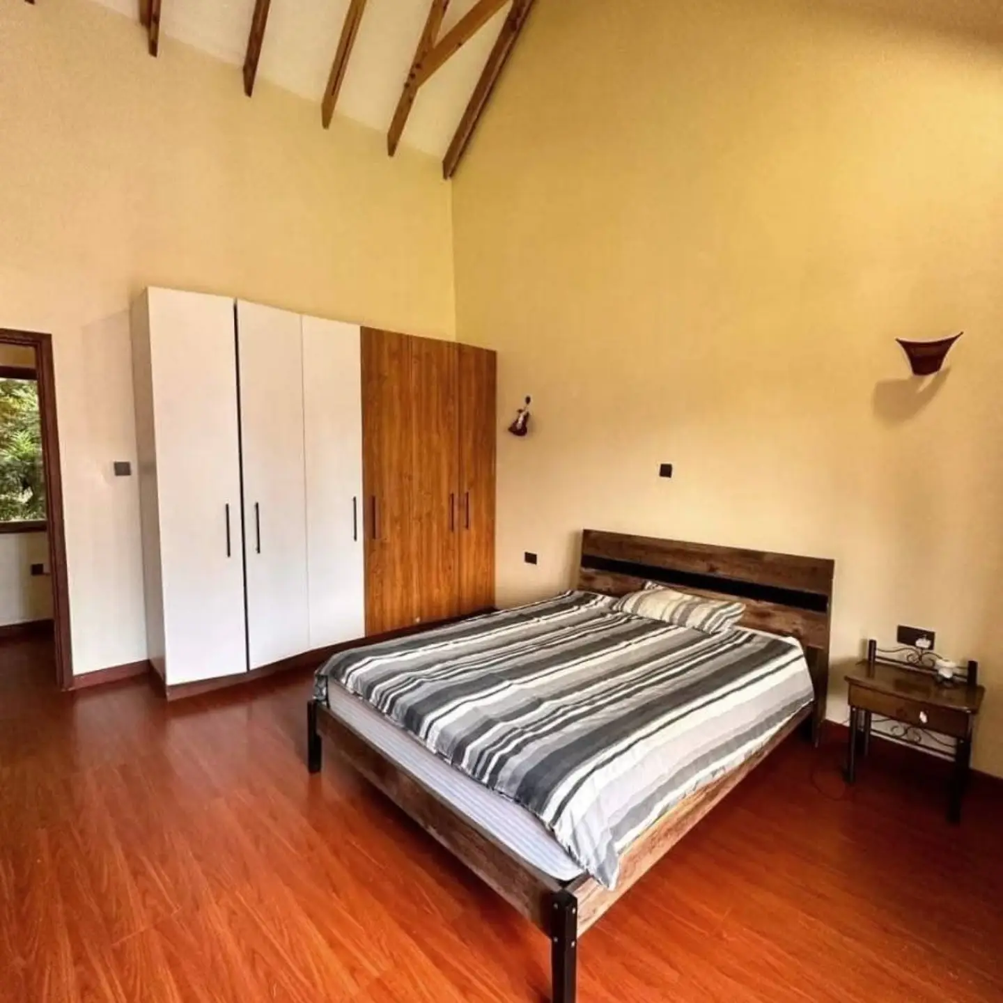 Spacious 7-Bedroom House for Sale in Nairobi thumbnail 12