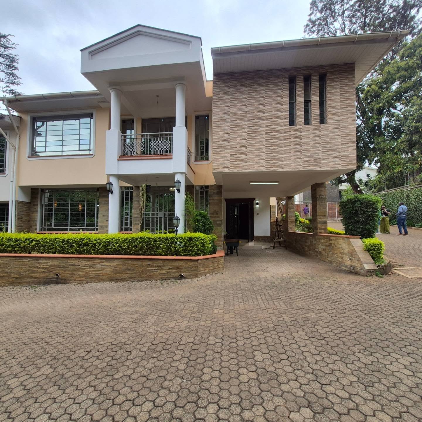 Luxury 5 Bedroom Villa for Rent in Westlands thumbnail 2