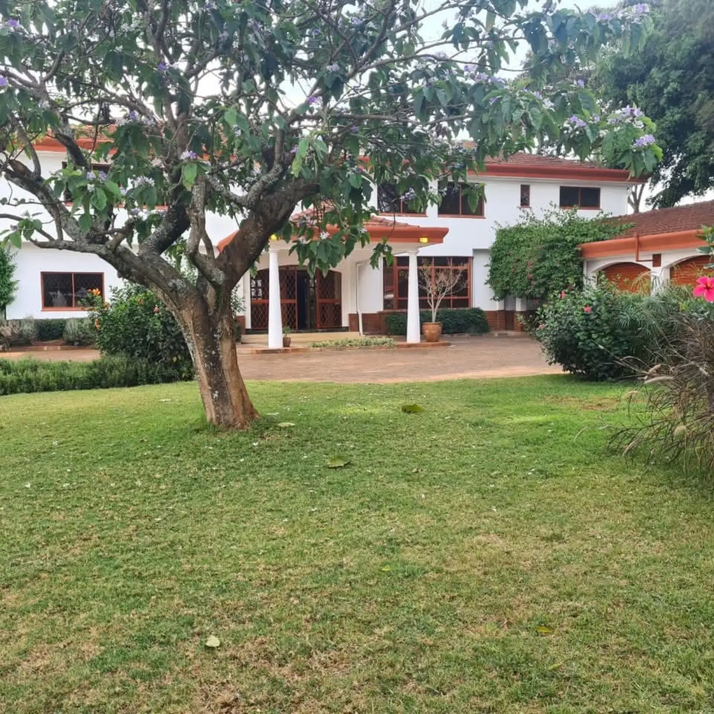 Luxury 5 Bedroom House for Rent in Nairobi thumbnail 3