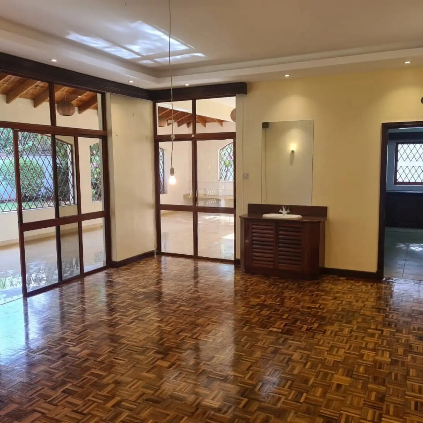 Luxury 5 Bedroom House for Rent in Nairobi thumbnail 5