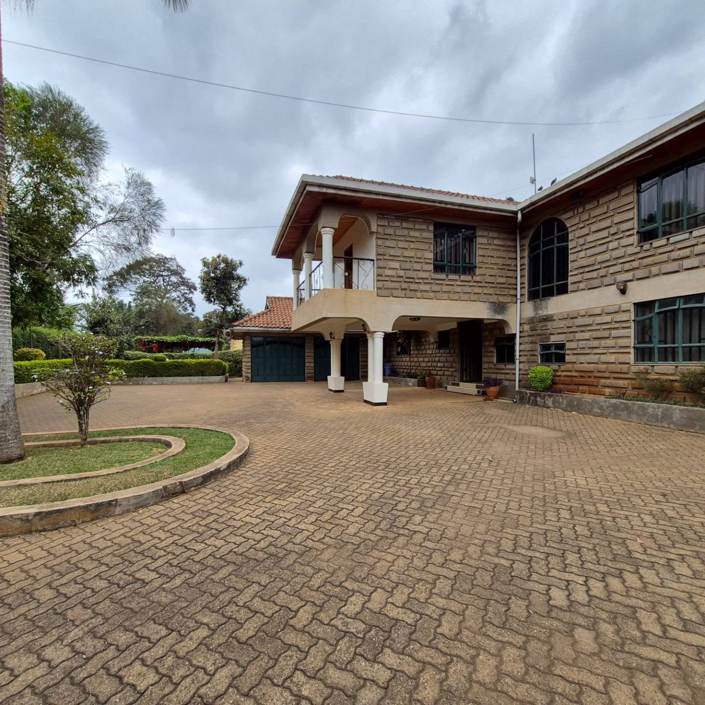 Luxury 6 Bedroom House For Sale in Runda thumbnail 2