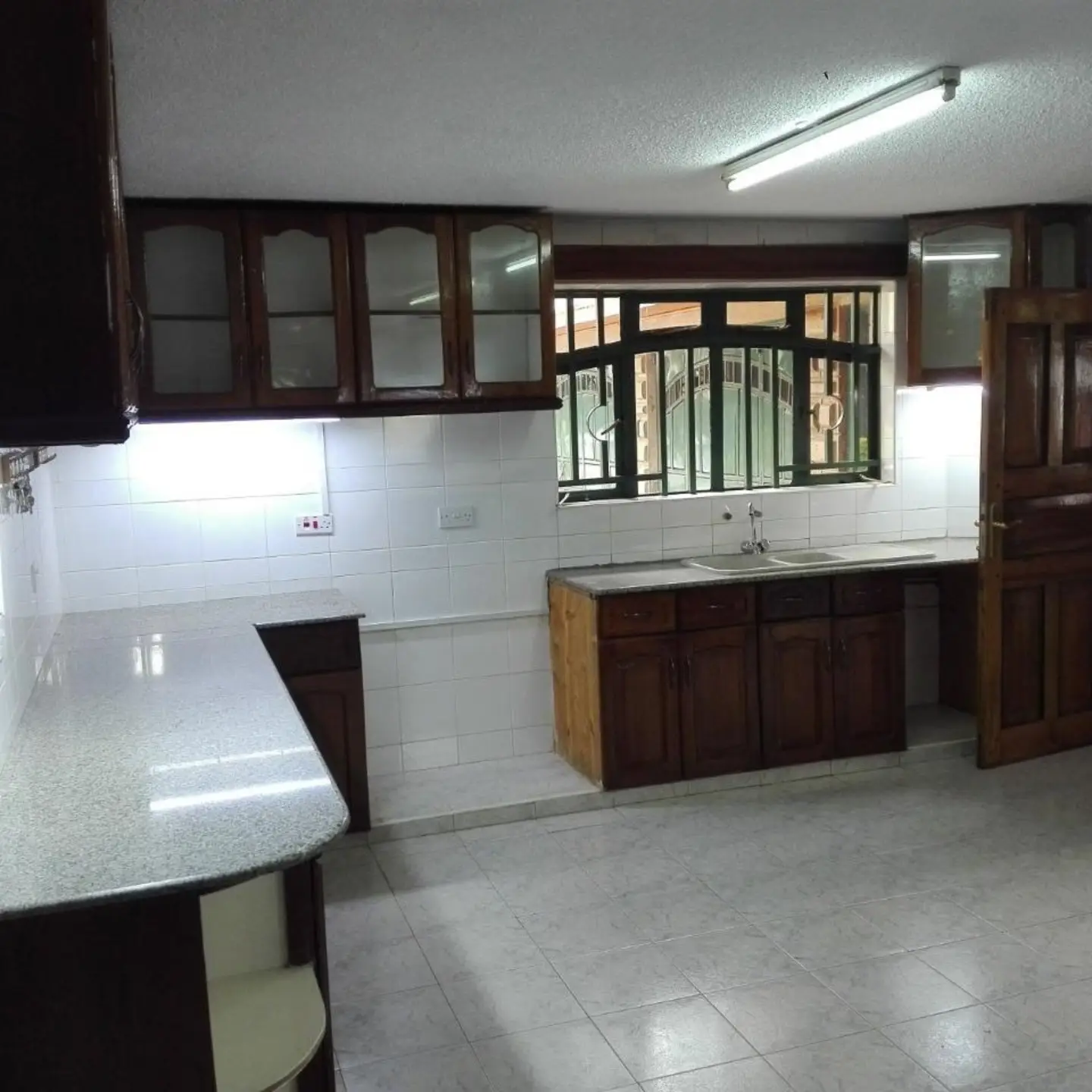 Luxury 6 Bedroom House For Sale in Runda thumbnail 3
