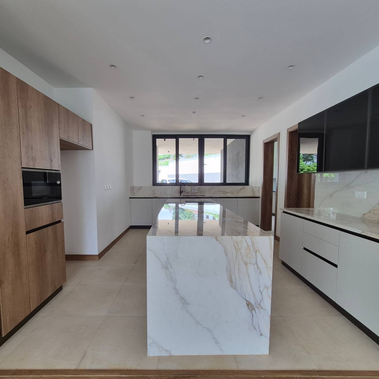 Modern 5 Bedroom Home for Sale in Nairobi thumbnail 2