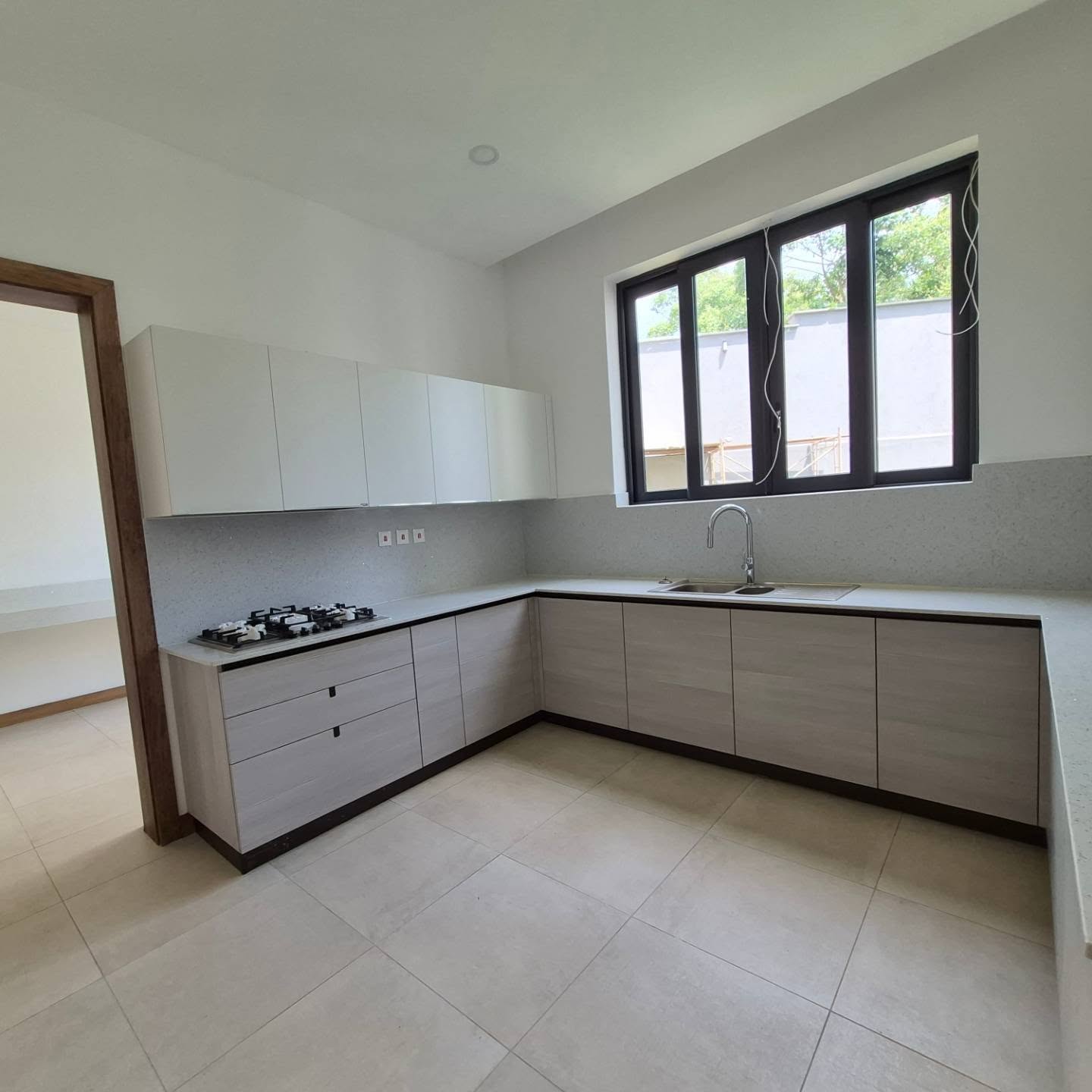 Modern 5 Bedroom Home for Sale in Nairobi thumbnail 3