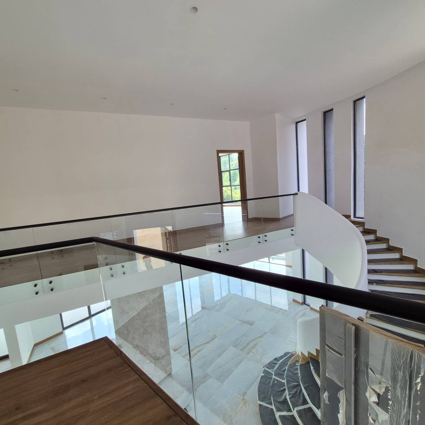 Modern 5 Bedroom Home for Sale in Nairobi thumbnail 4