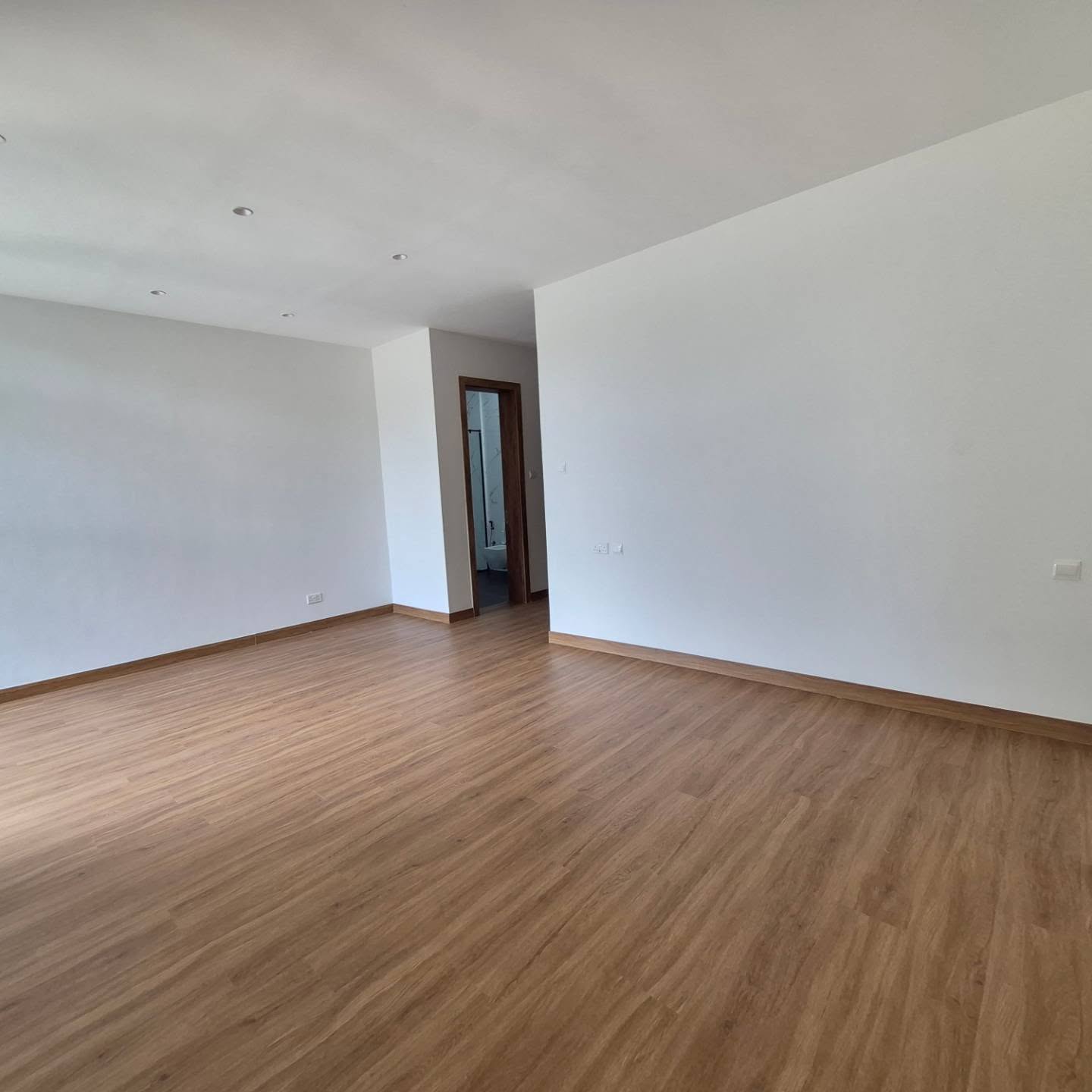 Modern 5 Bedroom Home for Sale in Nairobi thumbnail 5