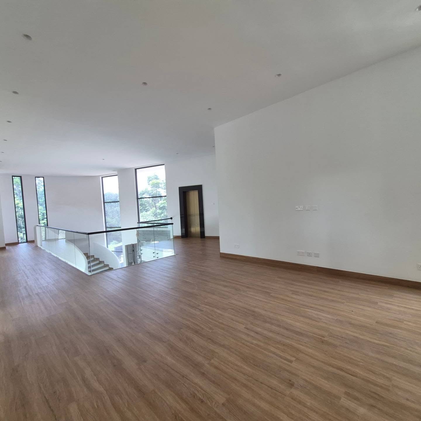 Modern 5 Bedroom Home for Sale in Nairobi thumbnail 7
