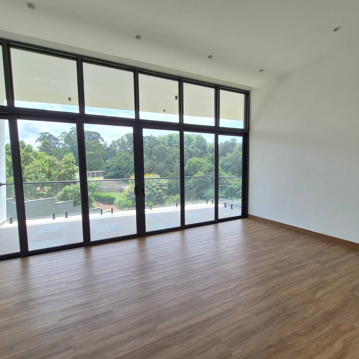 Modern 5 Bedroom Home for Sale in Nairobi thumbnail 8