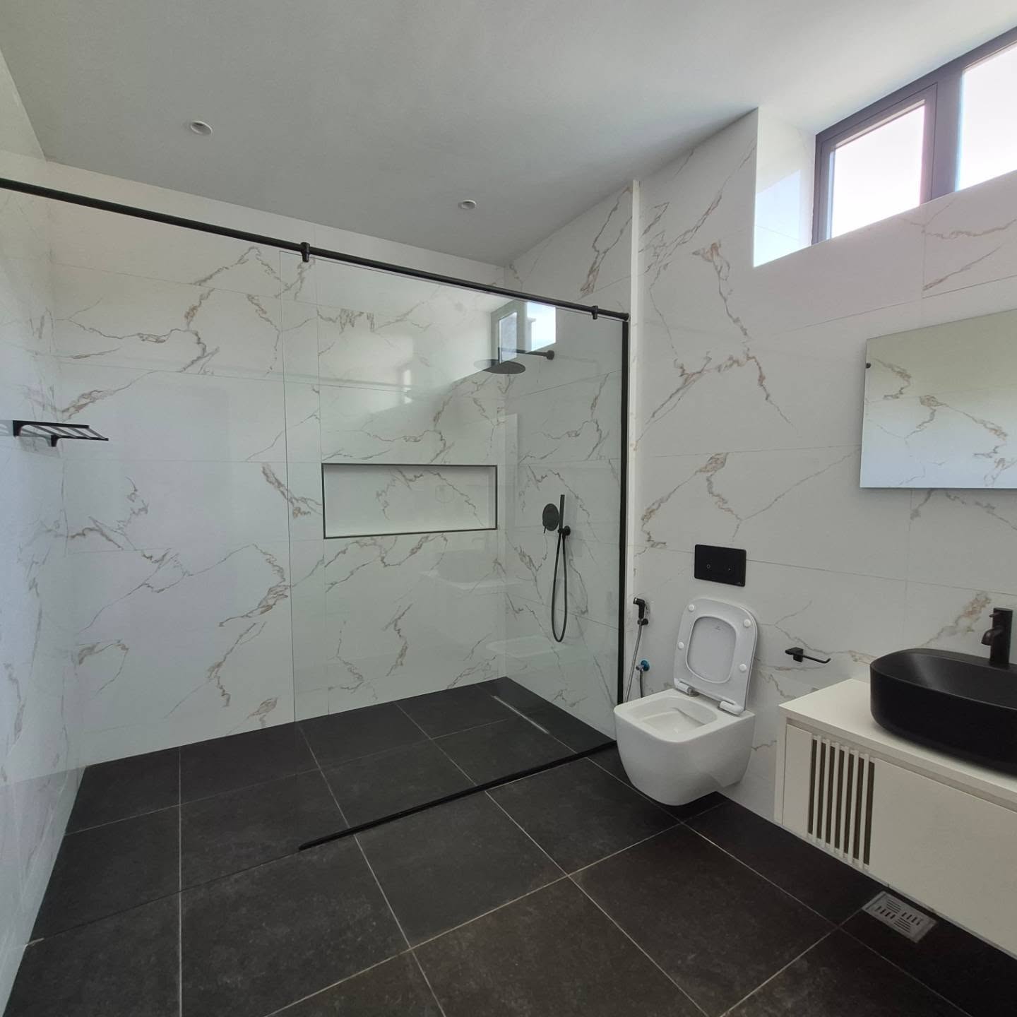 Modern 5 Bedroom Home for Sale in Nairobi thumbnail 11