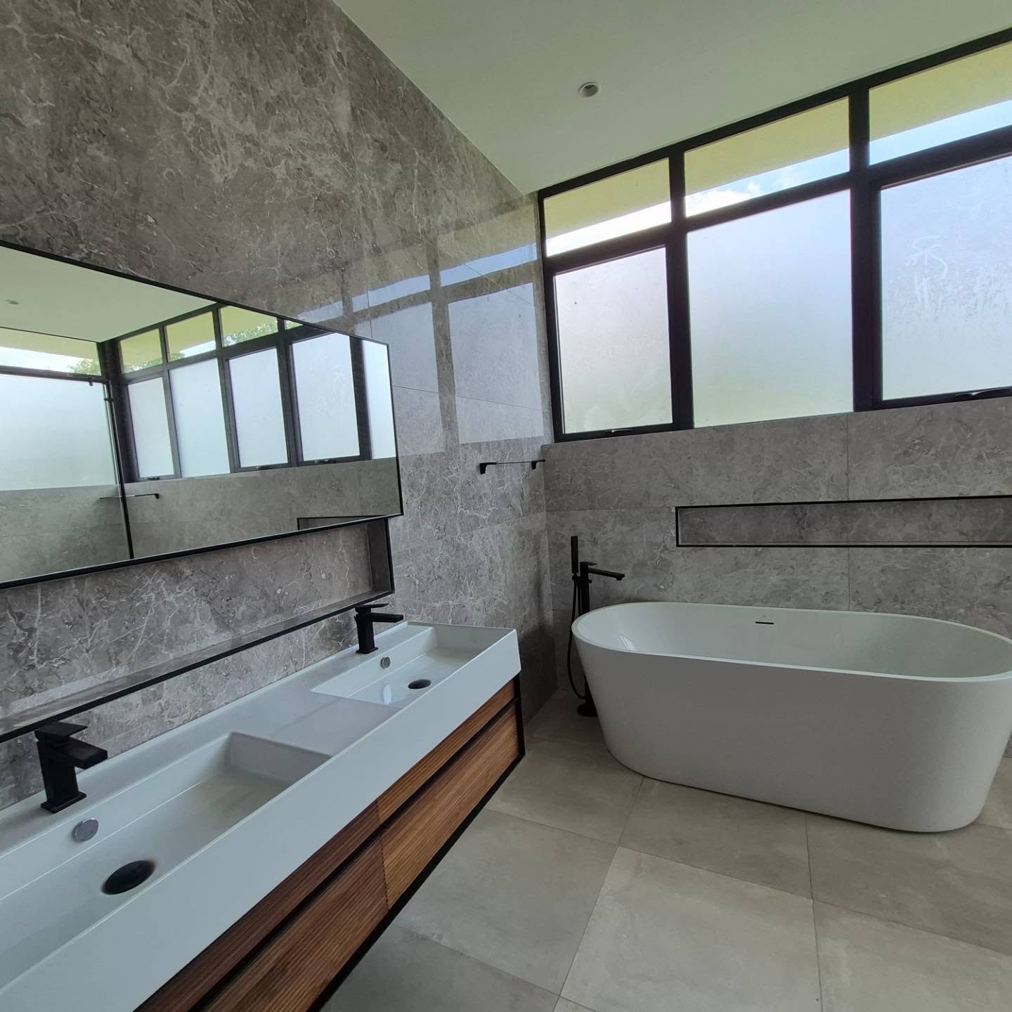 Modern 5 Bedroom Home for Sale in Nairobi thumbnail 12