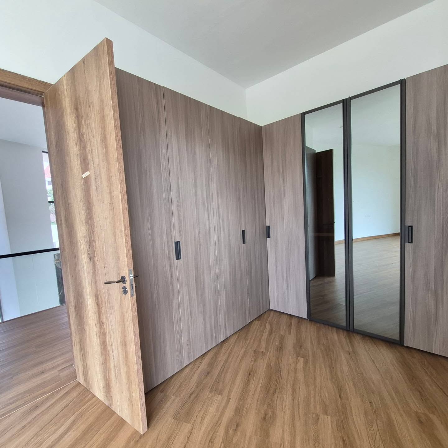 Modern 5 Bedroom Home for Sale in Nairobi thumbnail 13