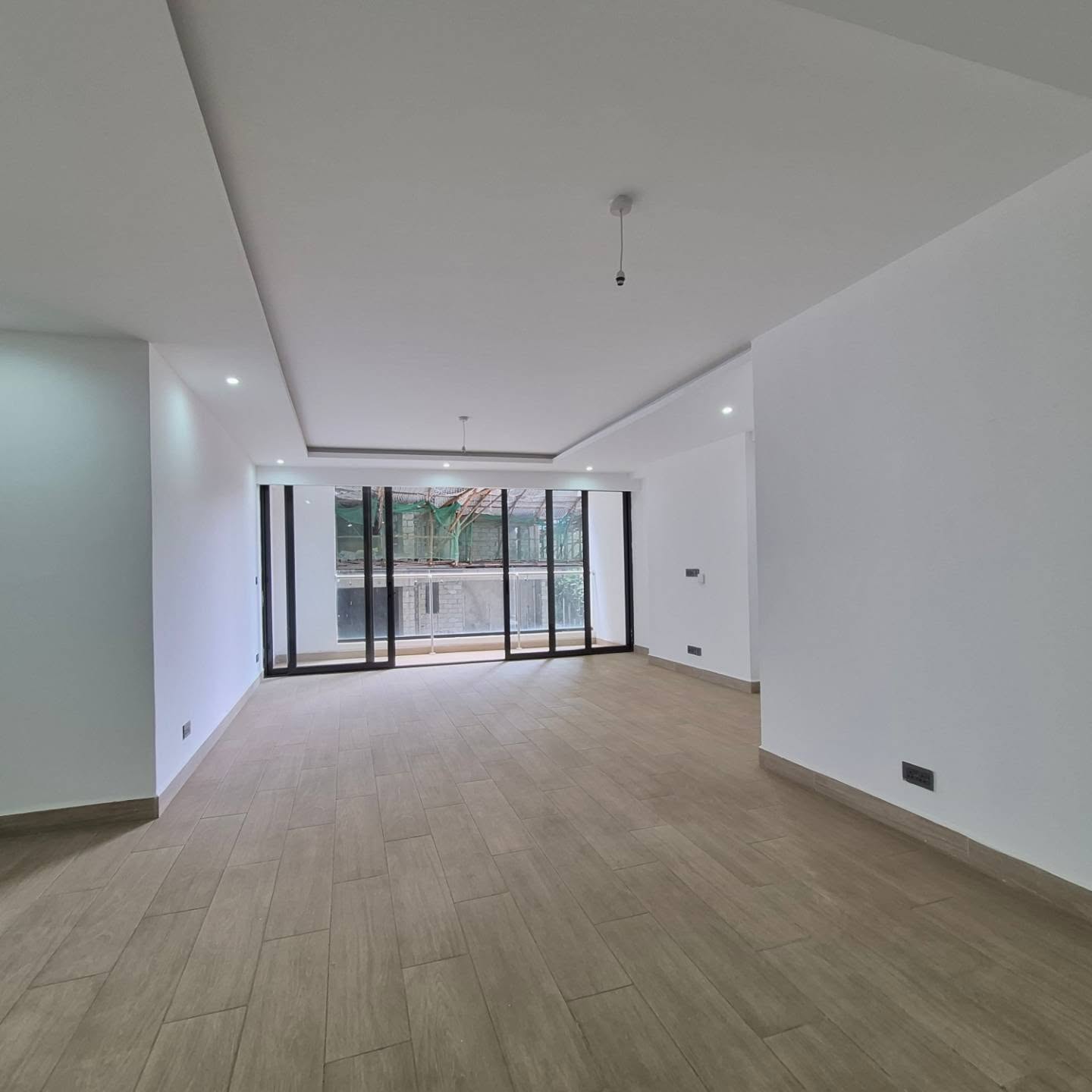 Spacious 2 Bedroom Apartment for Rent in Riverside thumbnail 2