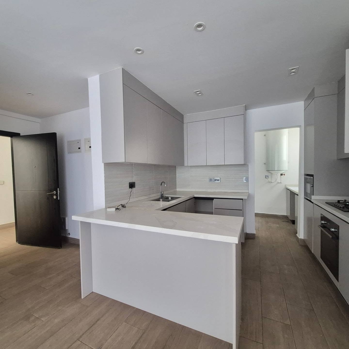 Spacious 2 Bedroom Apartment for Rent in Riverside thumbnail 5