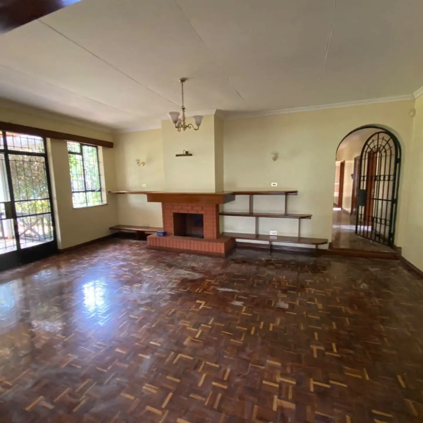 Modern 5 Bedroom Bungalow For Rent In Runda thumbnail 2