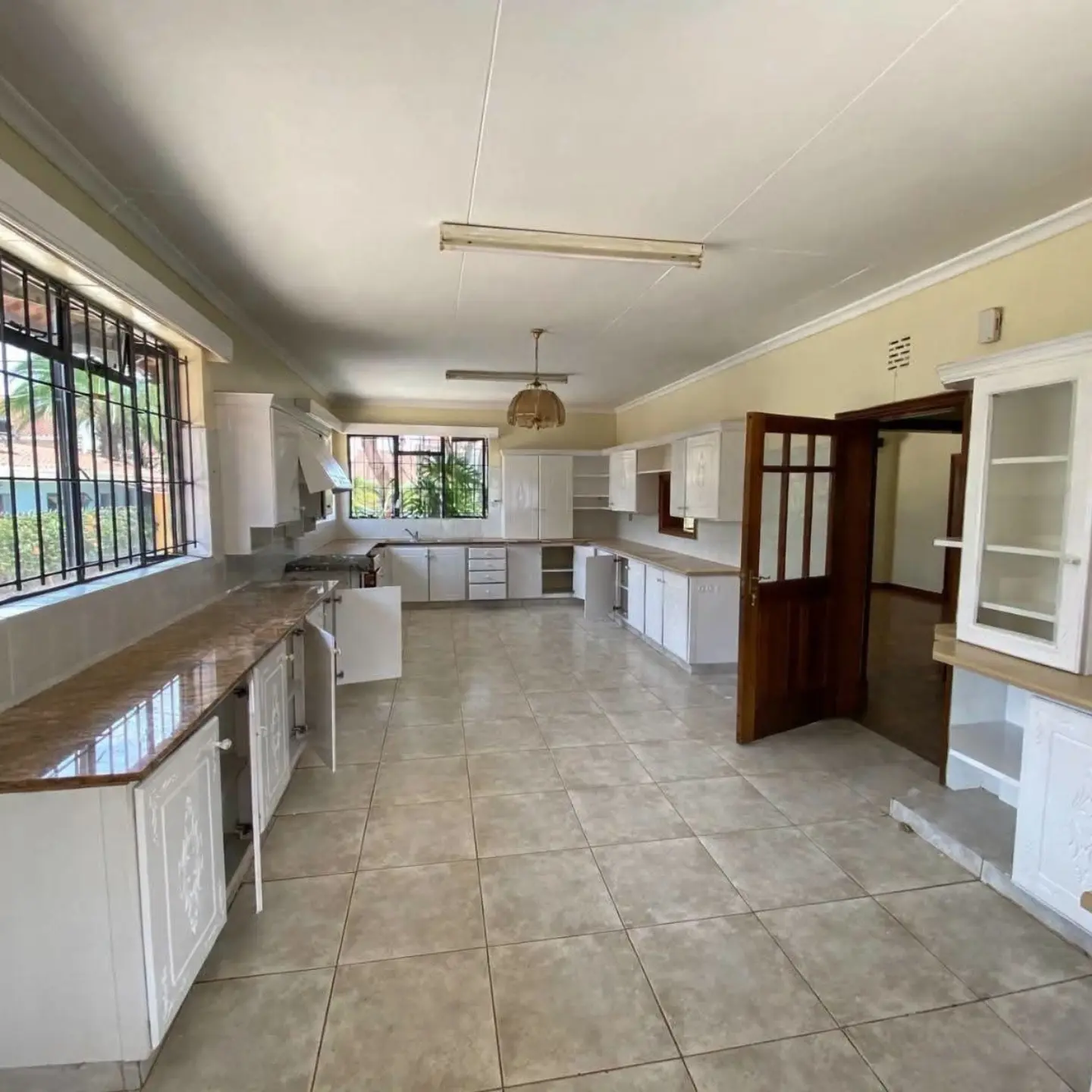 Modern 5 Bedroom Bungalow For Rent In Runda thumbnail 4