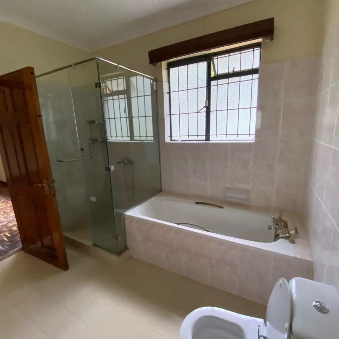 Modern 5 Bedroom Bungalow For Rent In Runda thumbnail 12