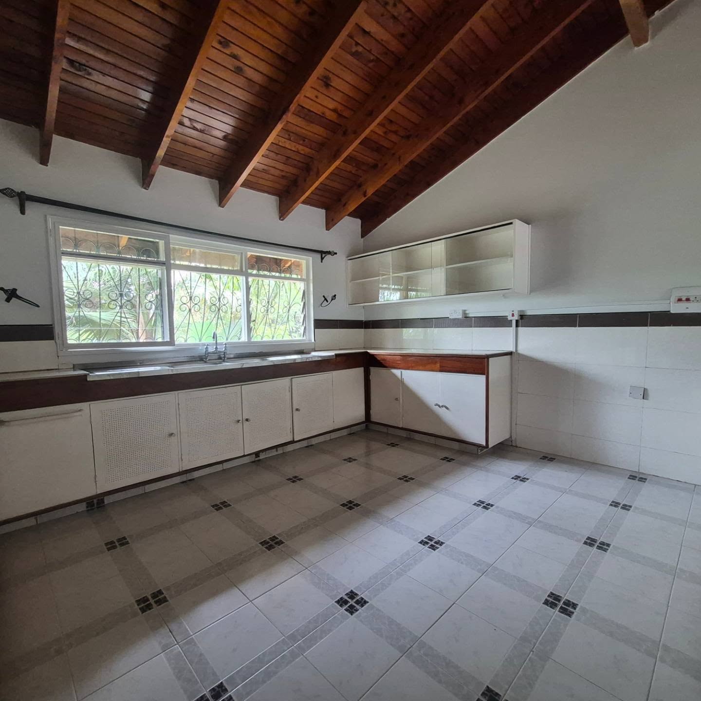 Spacious 4 Bedroom House For Rent In Runda thumbnail 7