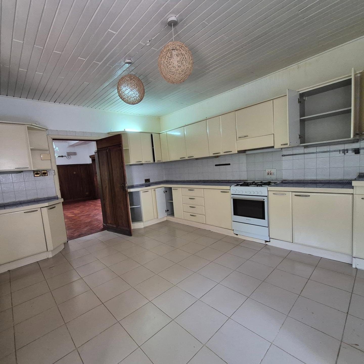 Spacious 4 Bedroom Land For Rent In Muthaiga thumbnail 4