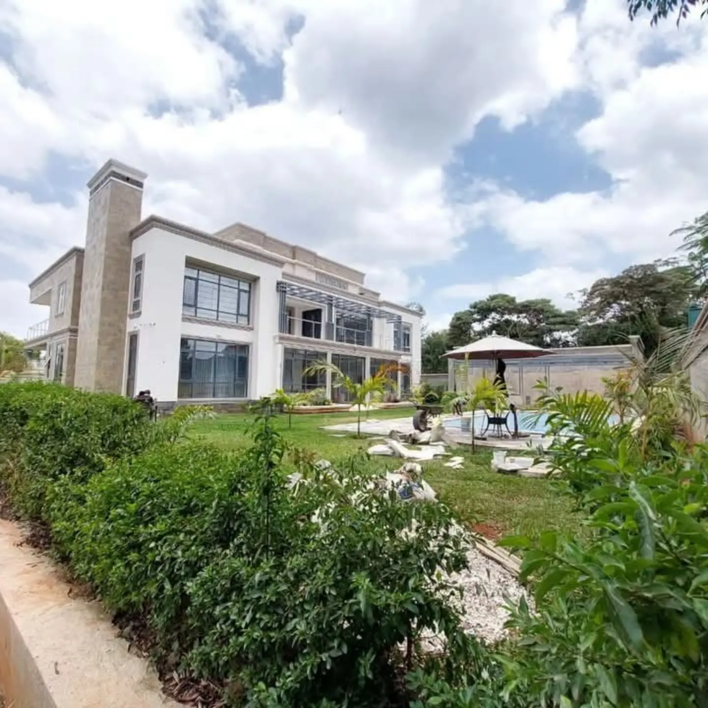 Modern 6 Bedroom Home For Sale In Nairobi thumbnail 3