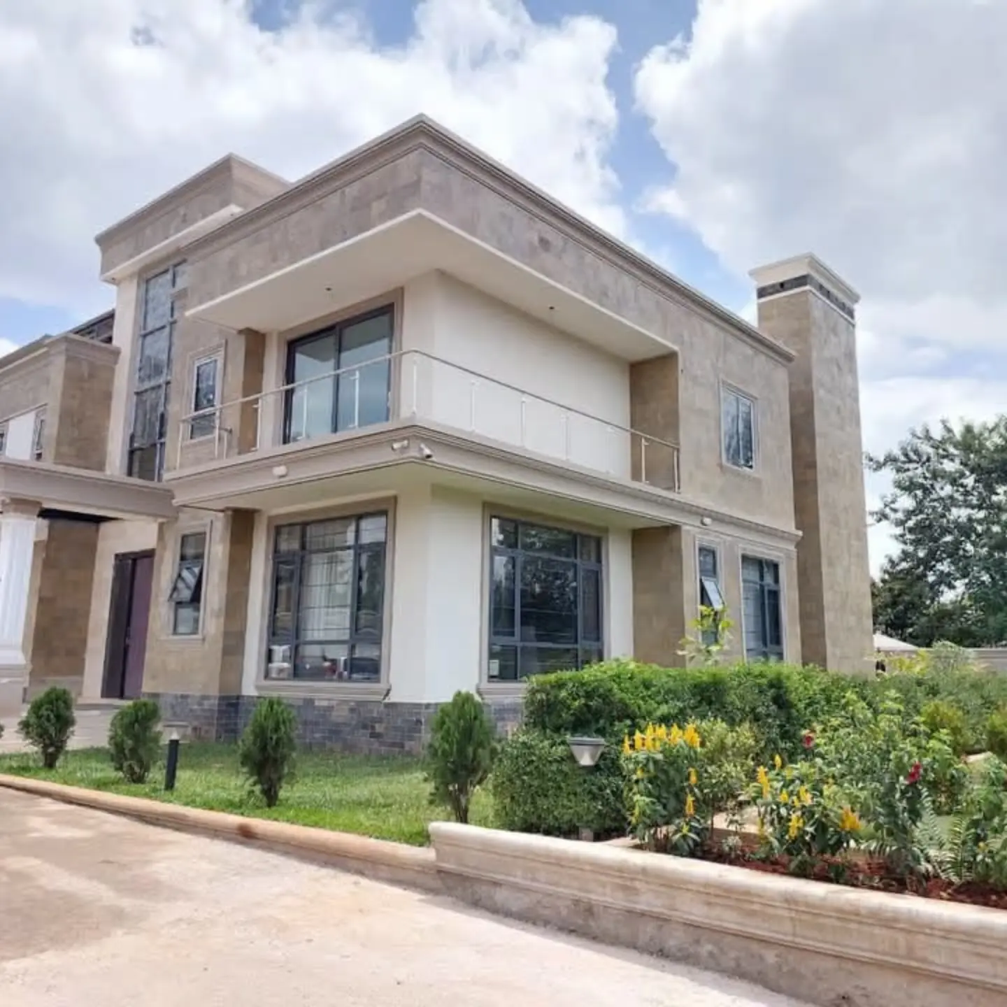 Modern 6 Bedroom Home For Sale In Nairobi thumbnail 4