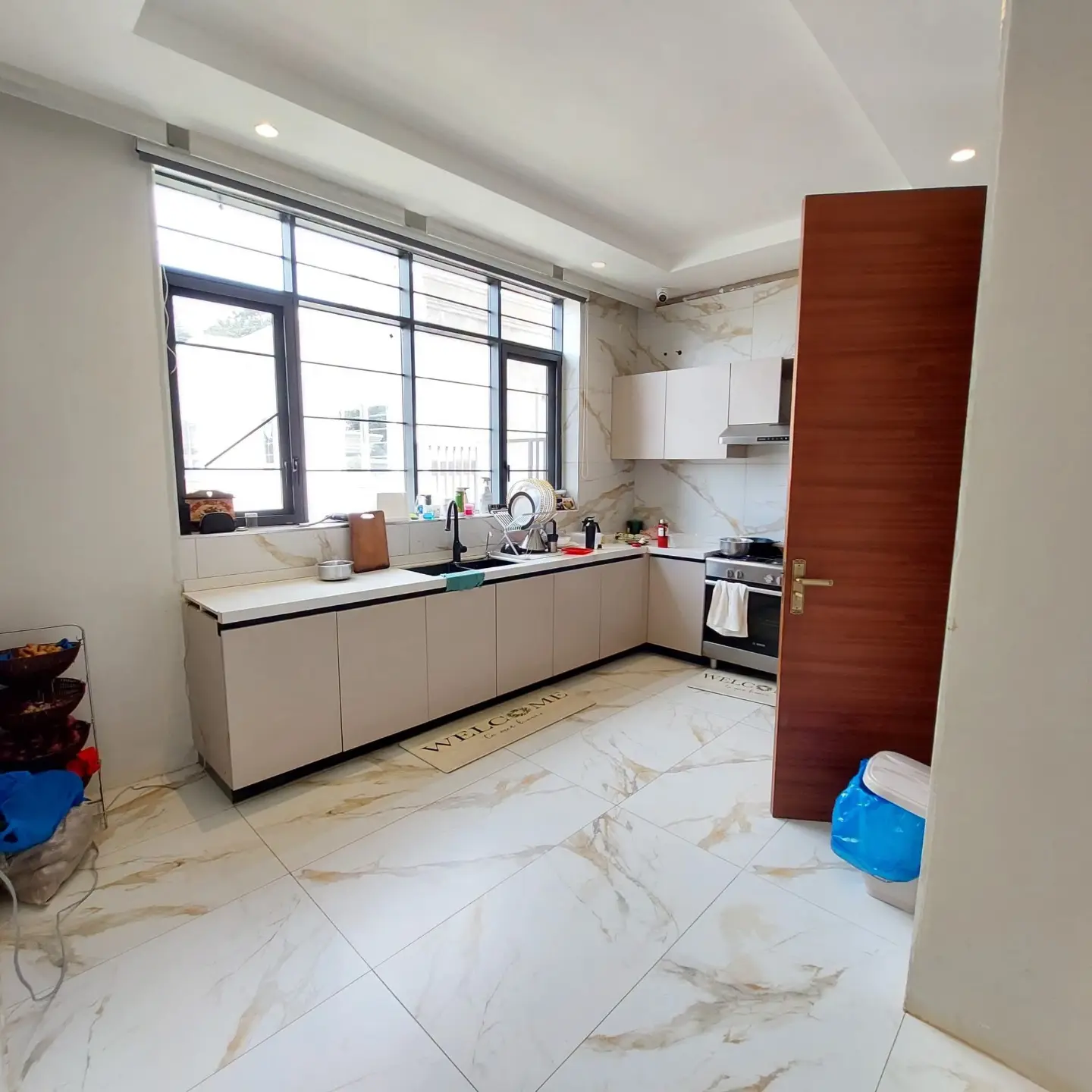 Modern 6 Bedroom Home For Sale In Nairobi thumbnail 8