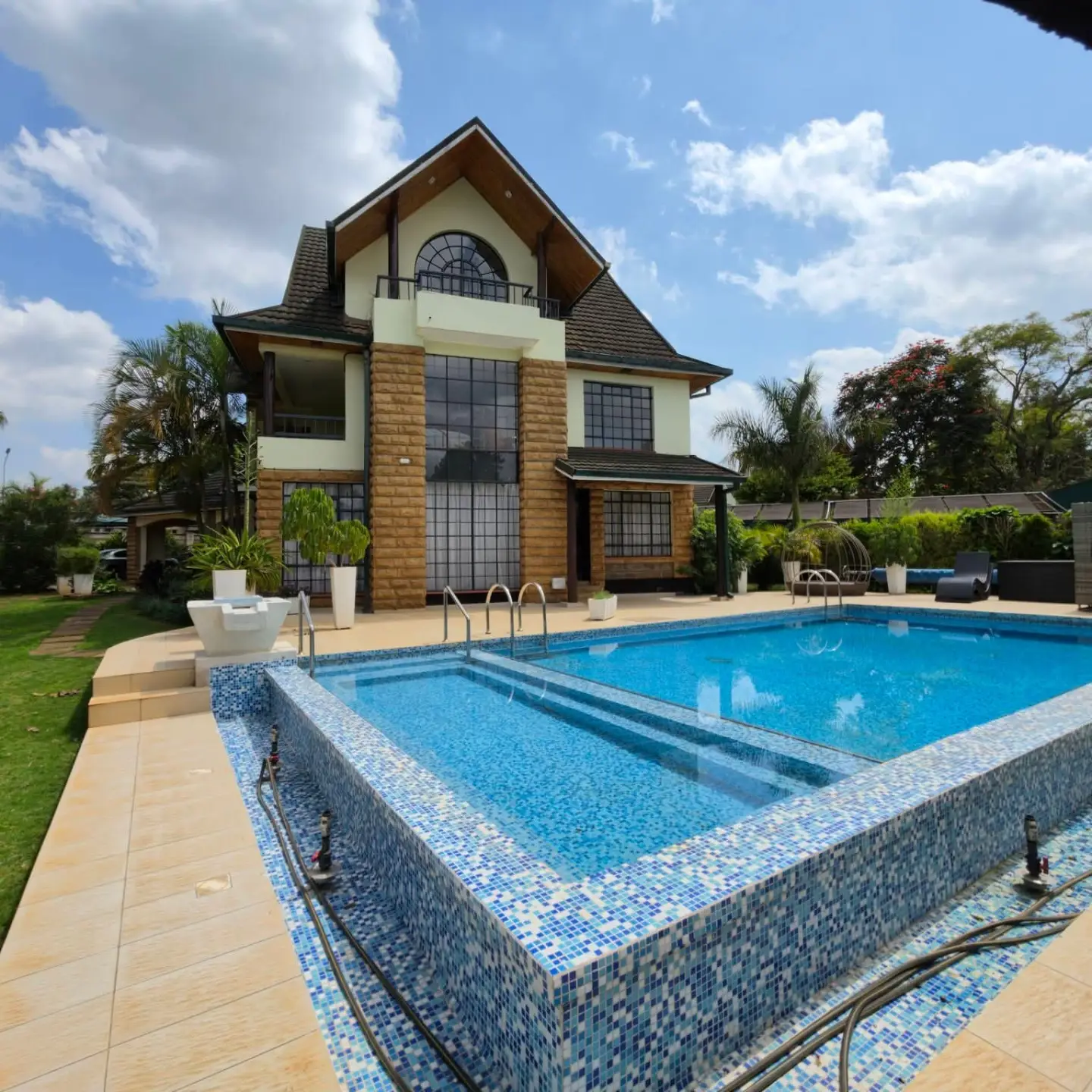 Luxury 4 Bedroom Home For Sale In Nairobi thumbnail 2