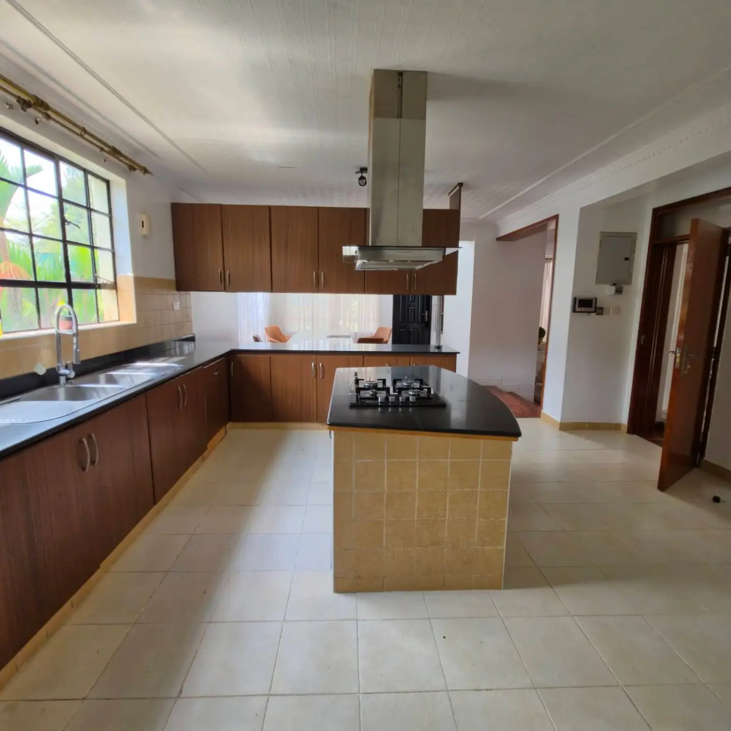 Luxury 4 Bedroom Home For Sale In Nairobi thumbnail 6