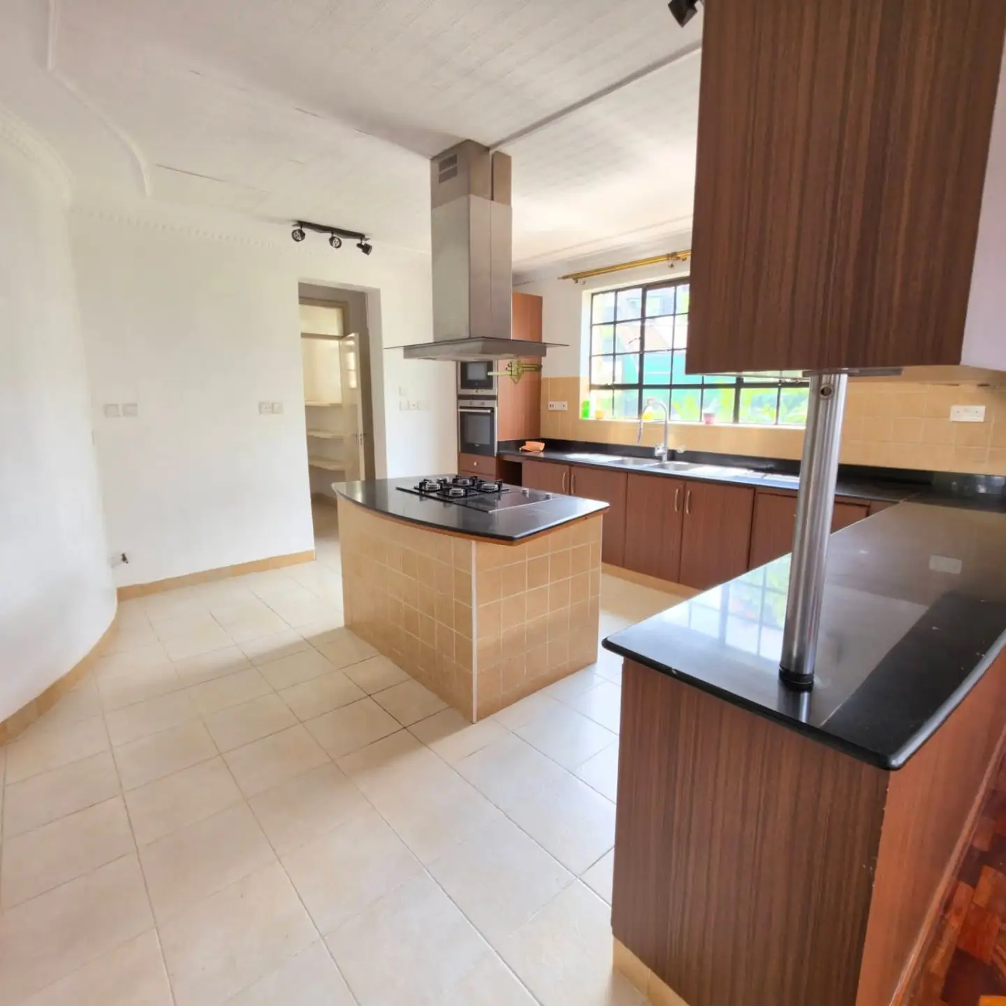 Luxury 4 Bedroom Home For Sale In Nairobi thumbnail 7