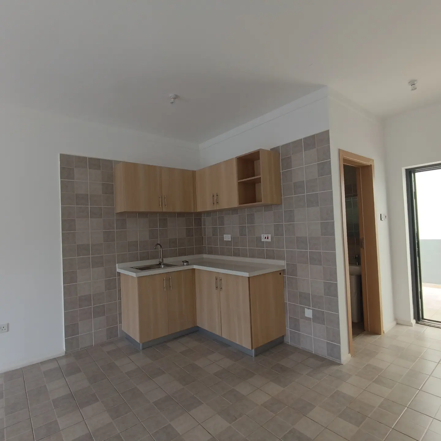 2 Bedroom Apartment For Sale thumbnail 2