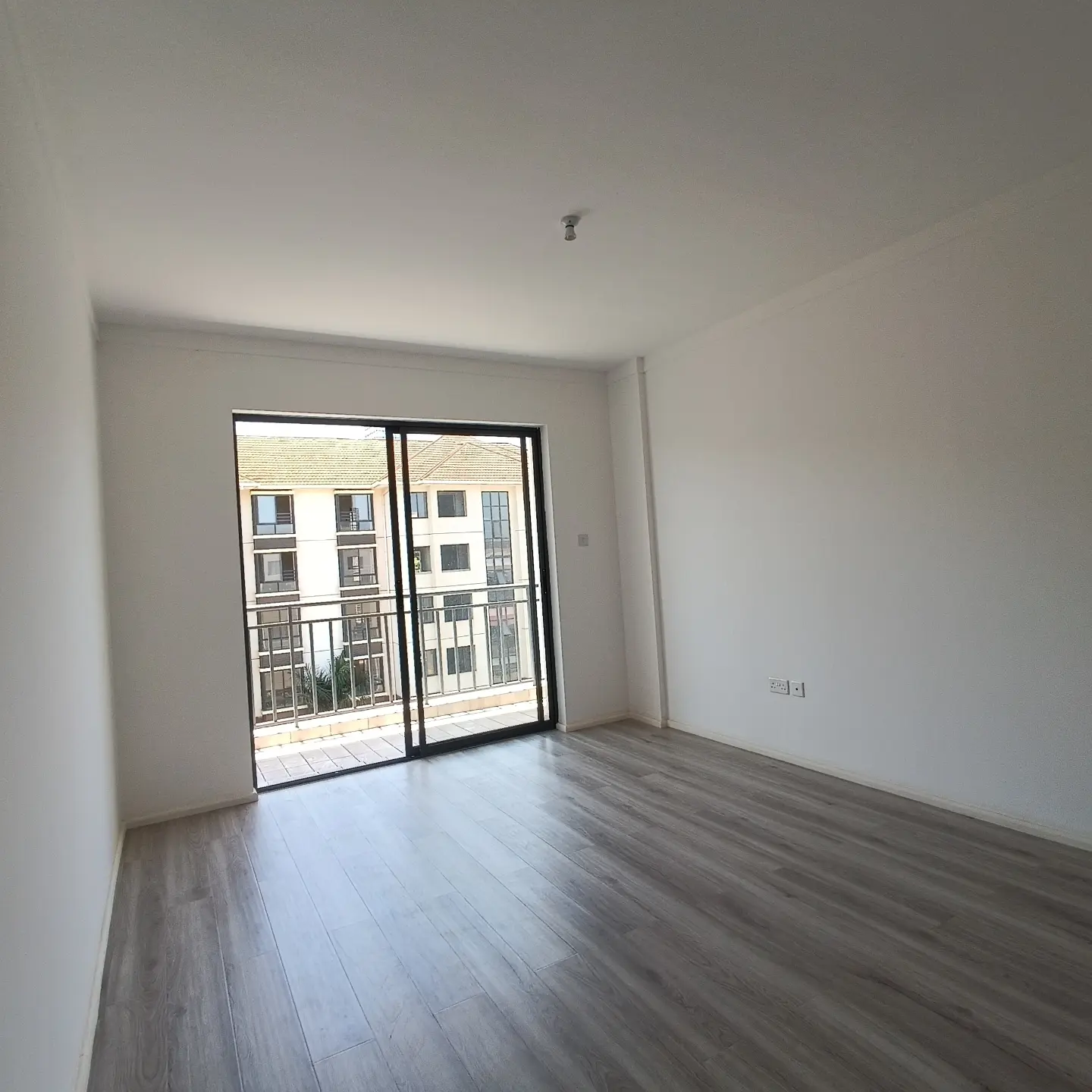 2 Bedroom Apartment For Sale thumbnail 4