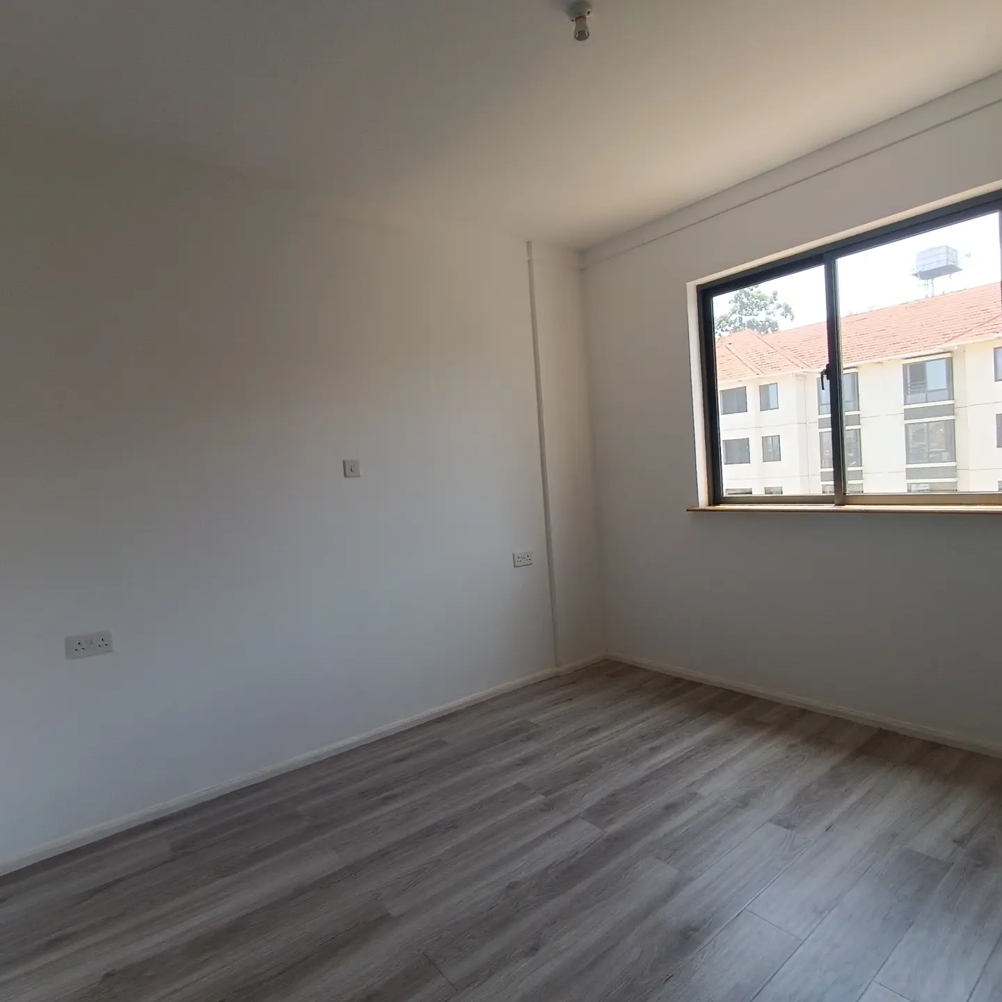 2 Bedroom Apartment For Sale thumbnail 5