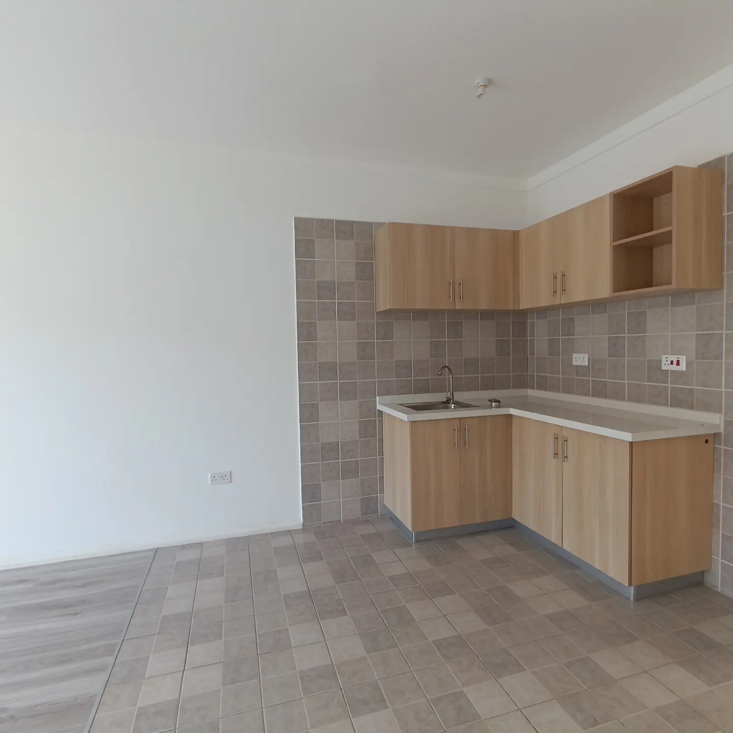 2 Bedroom Apartment For Sale thumbnail 9