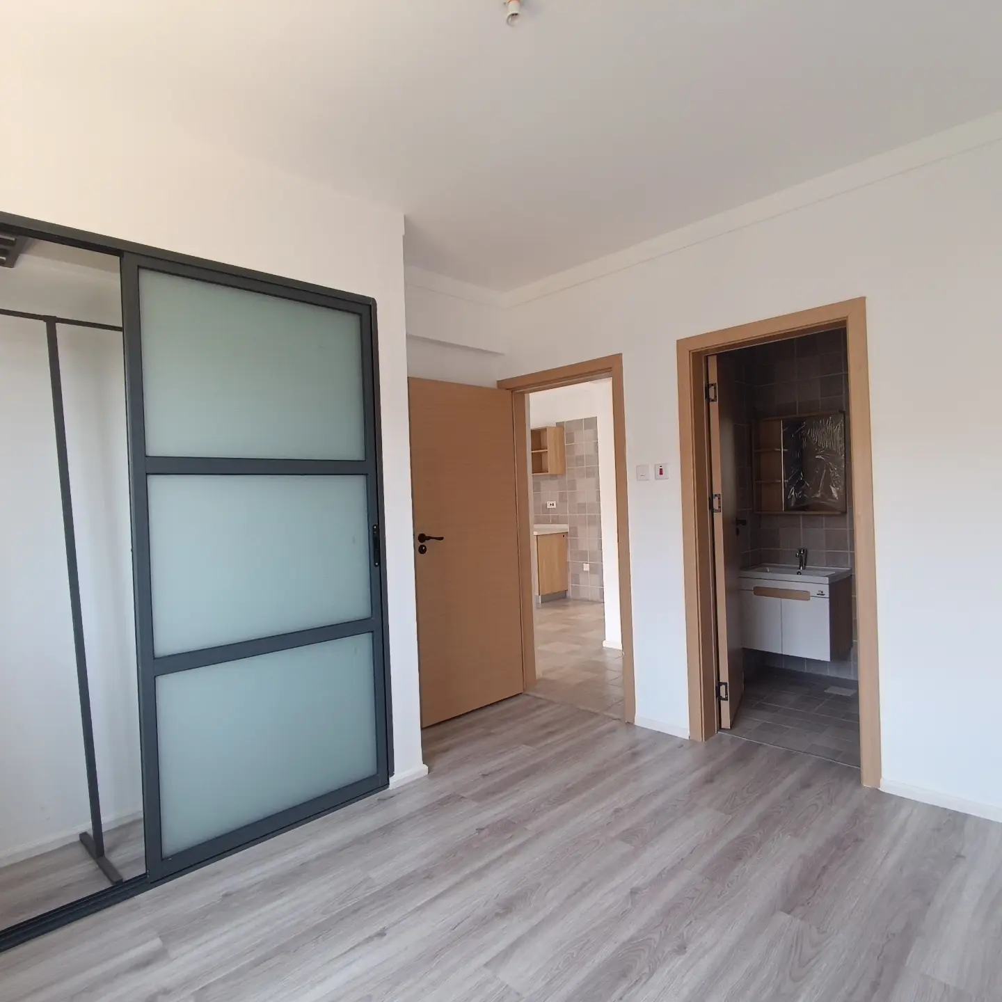 2 Bedroom Apartment For Sale thumbnail 13