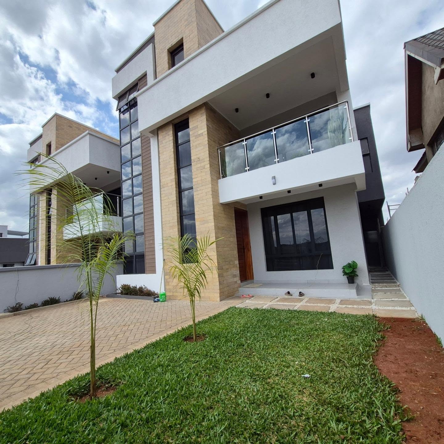 Modern 4 Bedroom Maisonette For Sale In Ruiru thumbnail 2
