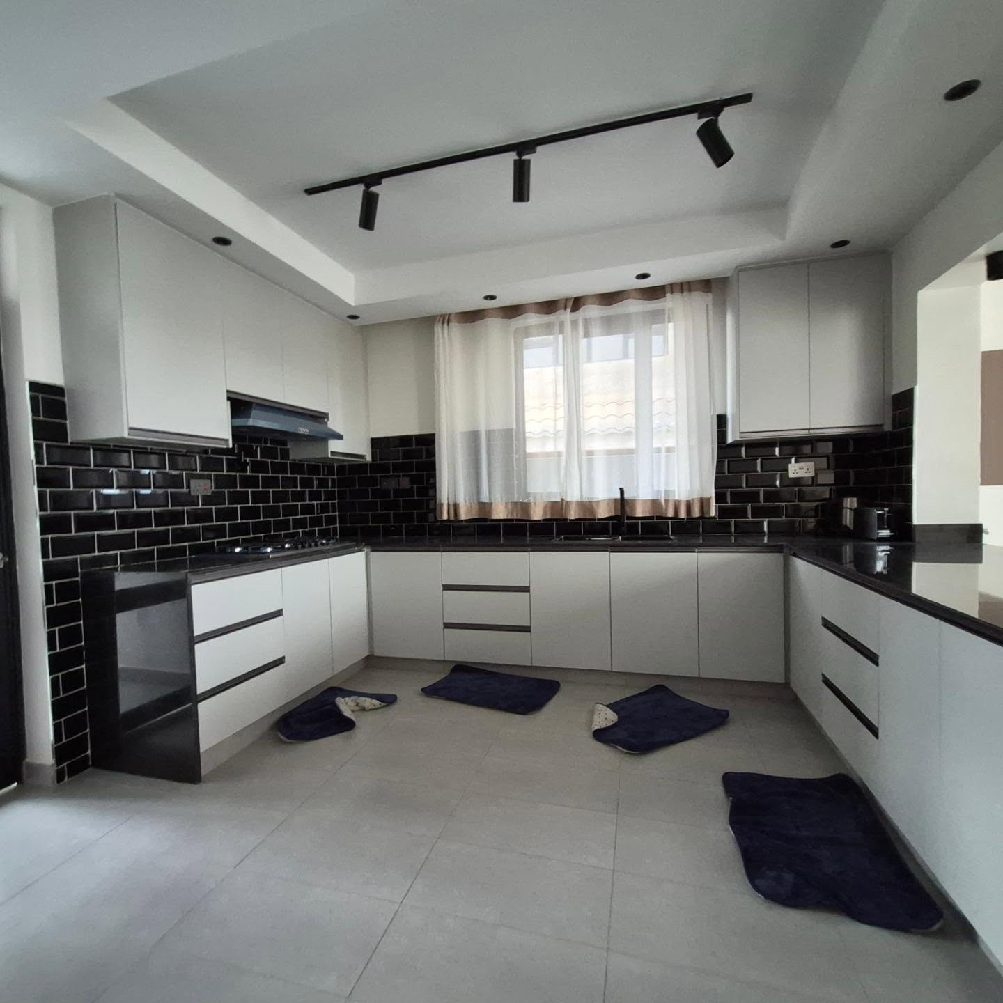Modern 4 Bedroom Maisonette For Sale In Ruiru thumbnail 3