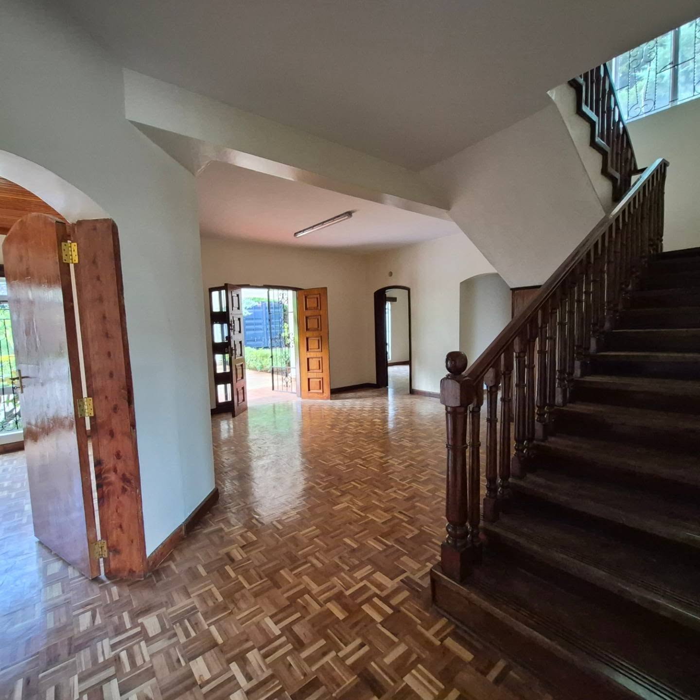 Spacious 5 Bedroom House For Rent In Gigiri thumbnail 2
