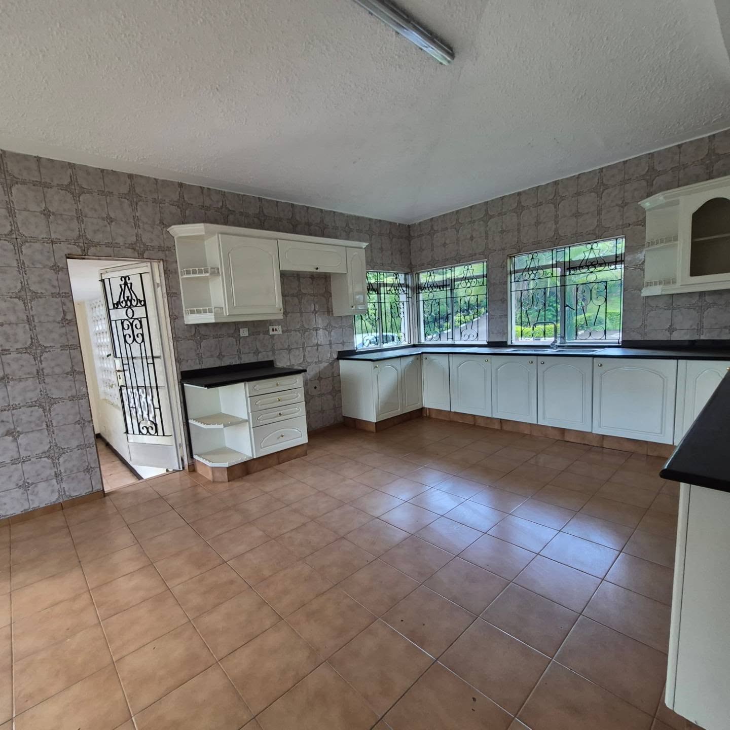 Spacious 5 Bedroom House For Rent In Gigiri thumbnail 11