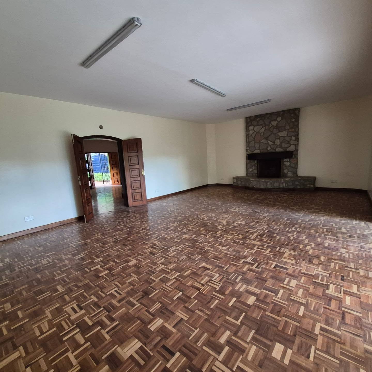 Spacious 5 Bedroom House For Rent In Gigiri thumbnail 13
