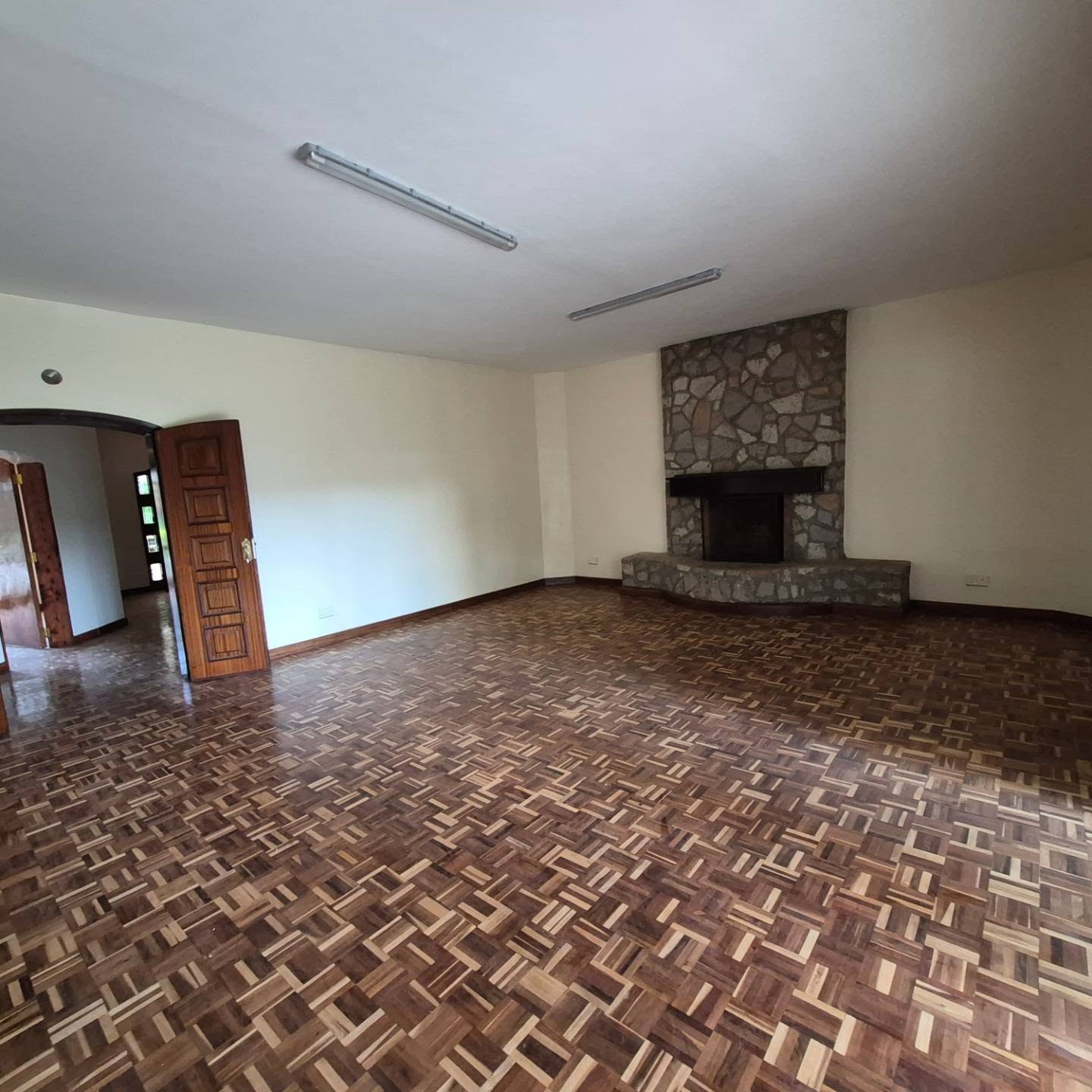 Spacious 5 Bedroom House For Rent In Gigiri thumbnail 14